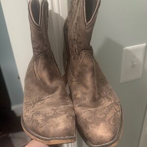 Roper Brown Floral Cowboy Boots